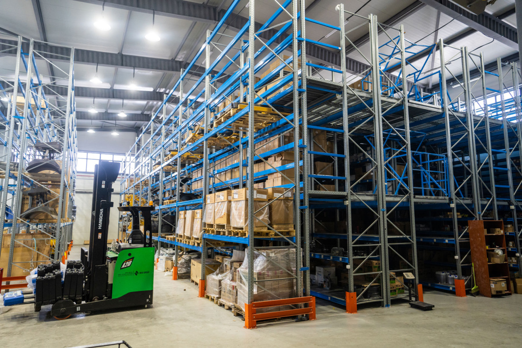 Склад запчастей