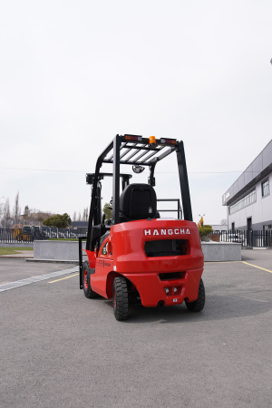 Бензиновый погрузчик Hangcha CPQD18-XRW21 (1750 кг)